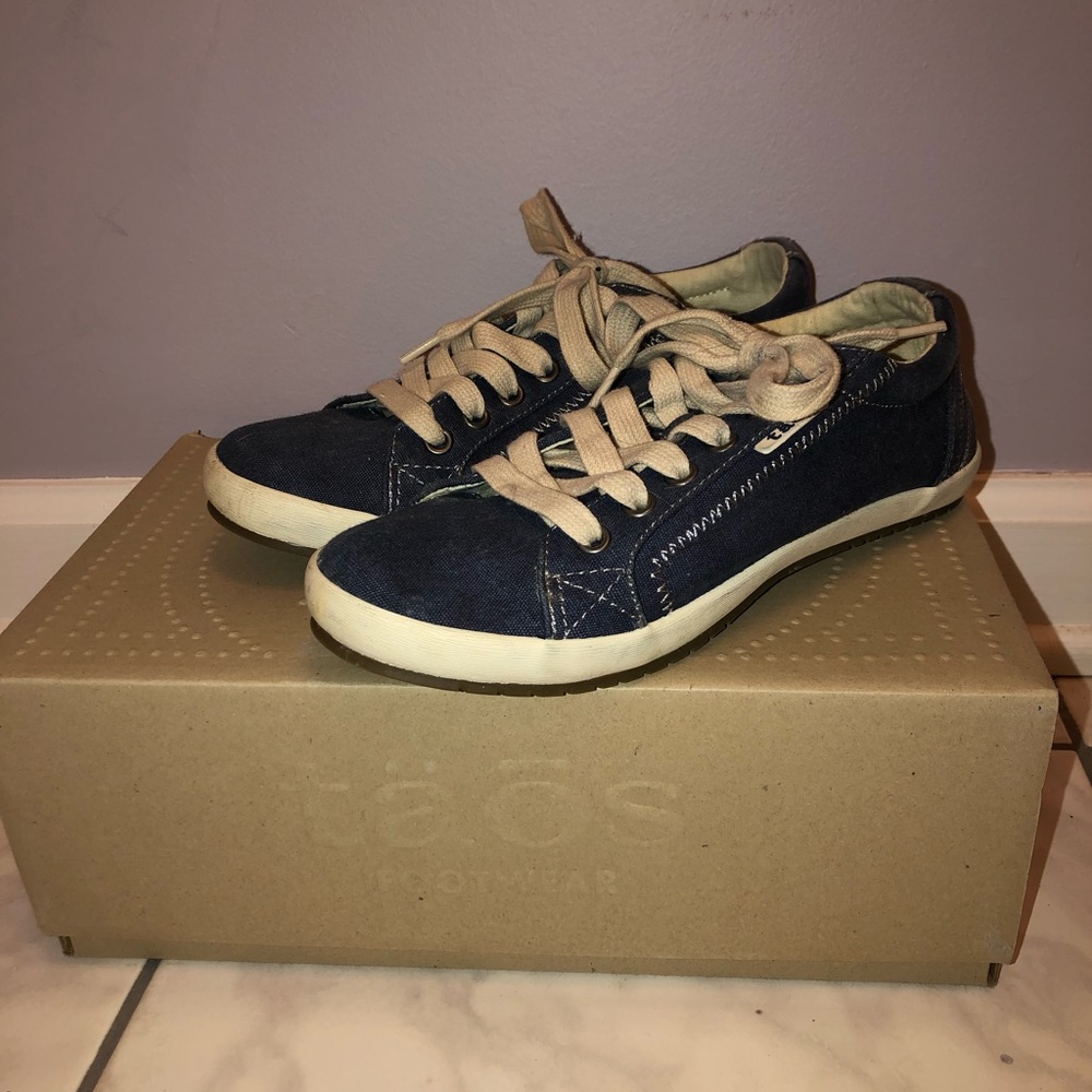 Taos brand Star shoe